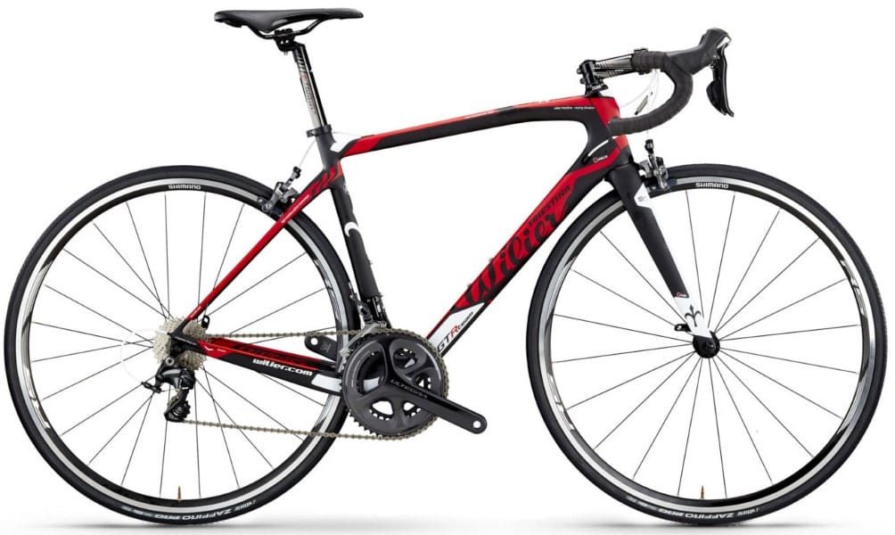 Rød og sort racercykel med letvægtsstel